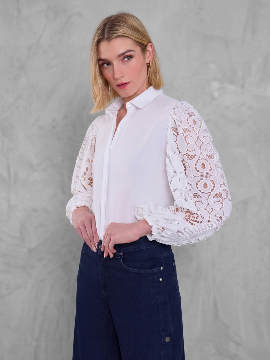 Damska bluzka z koronkowymi rękawami zapinana na guziki-Blouses for women-Olave