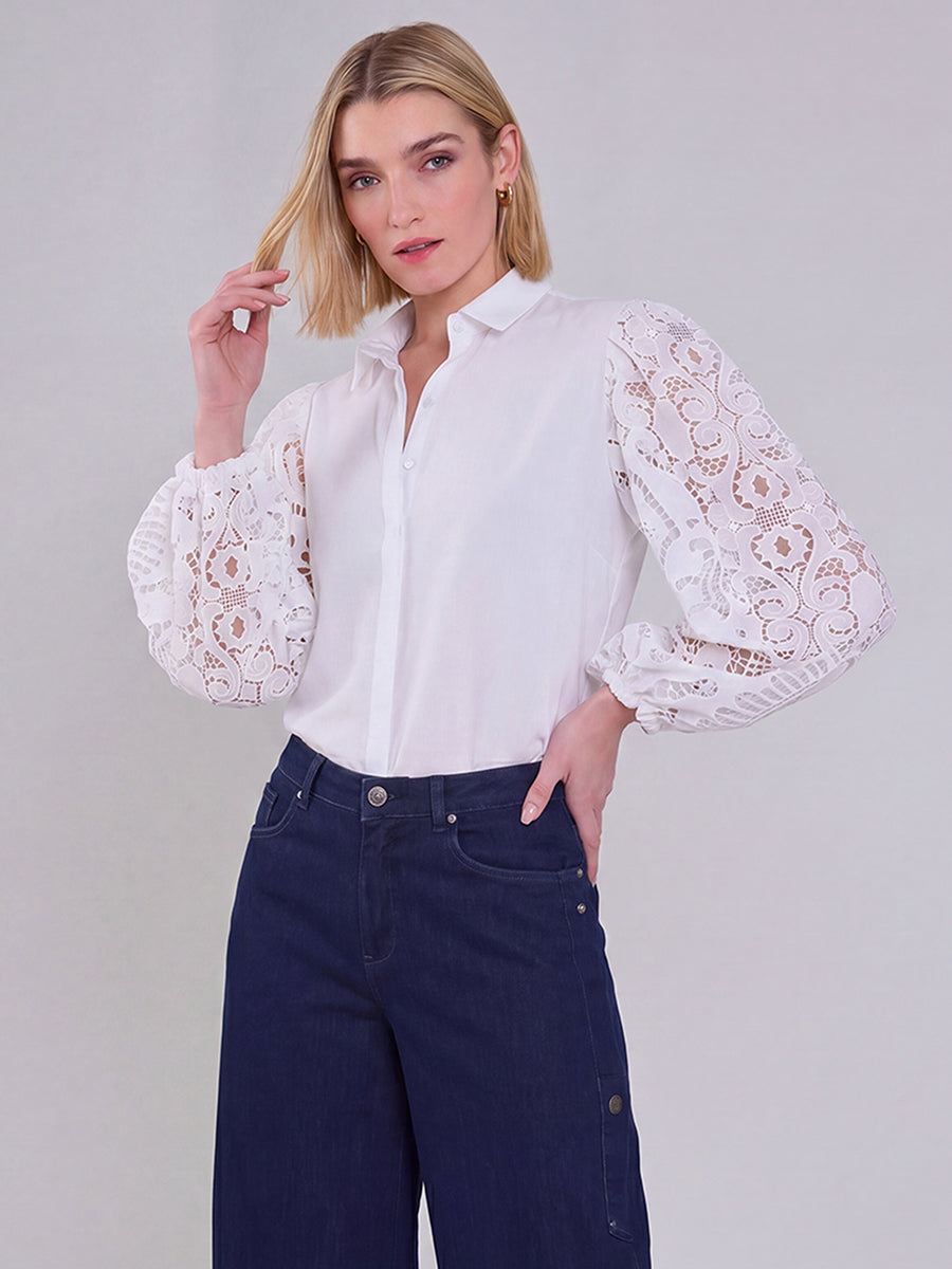 Damska bluzka z koronkowymi rękawami zapinana na guziki-Blouses for women-Olave