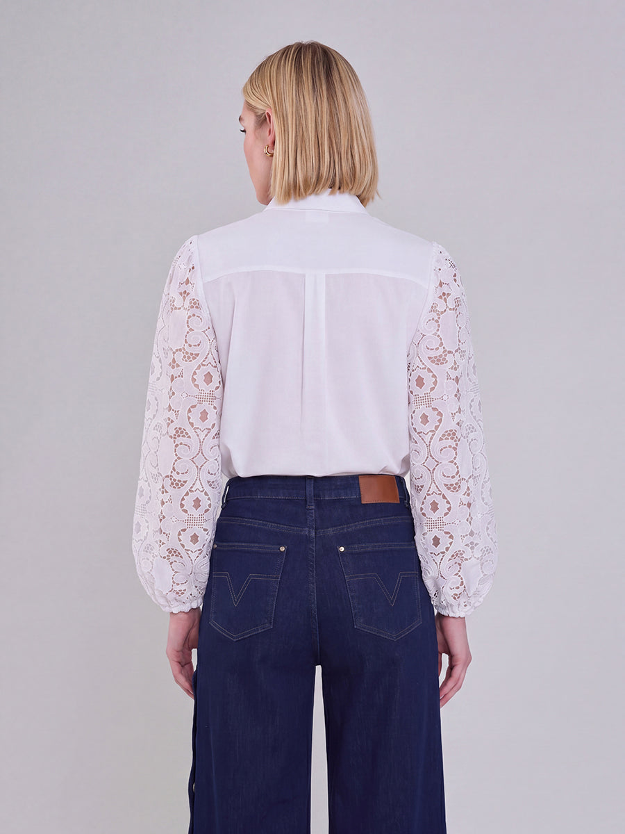 Damska bluzka z koronkowymi rękawami zapinana na guziki-Blouses for women-Olave