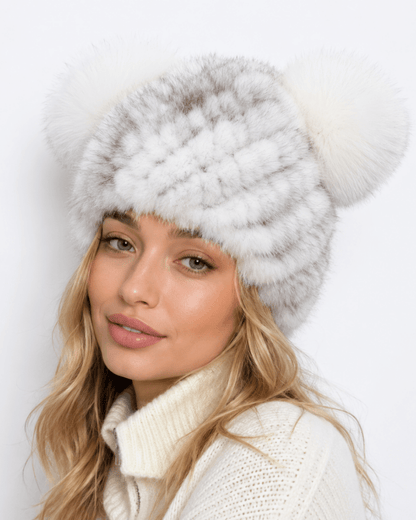 Damska czapka beanie z dzianiny z dwoma pomponami-Hat for women-Olave