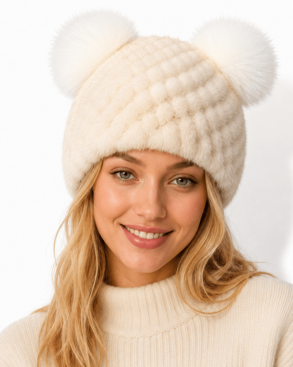 Damska czapka beanie z dzianiny z dwoma pomponami-Hat for women-Olave