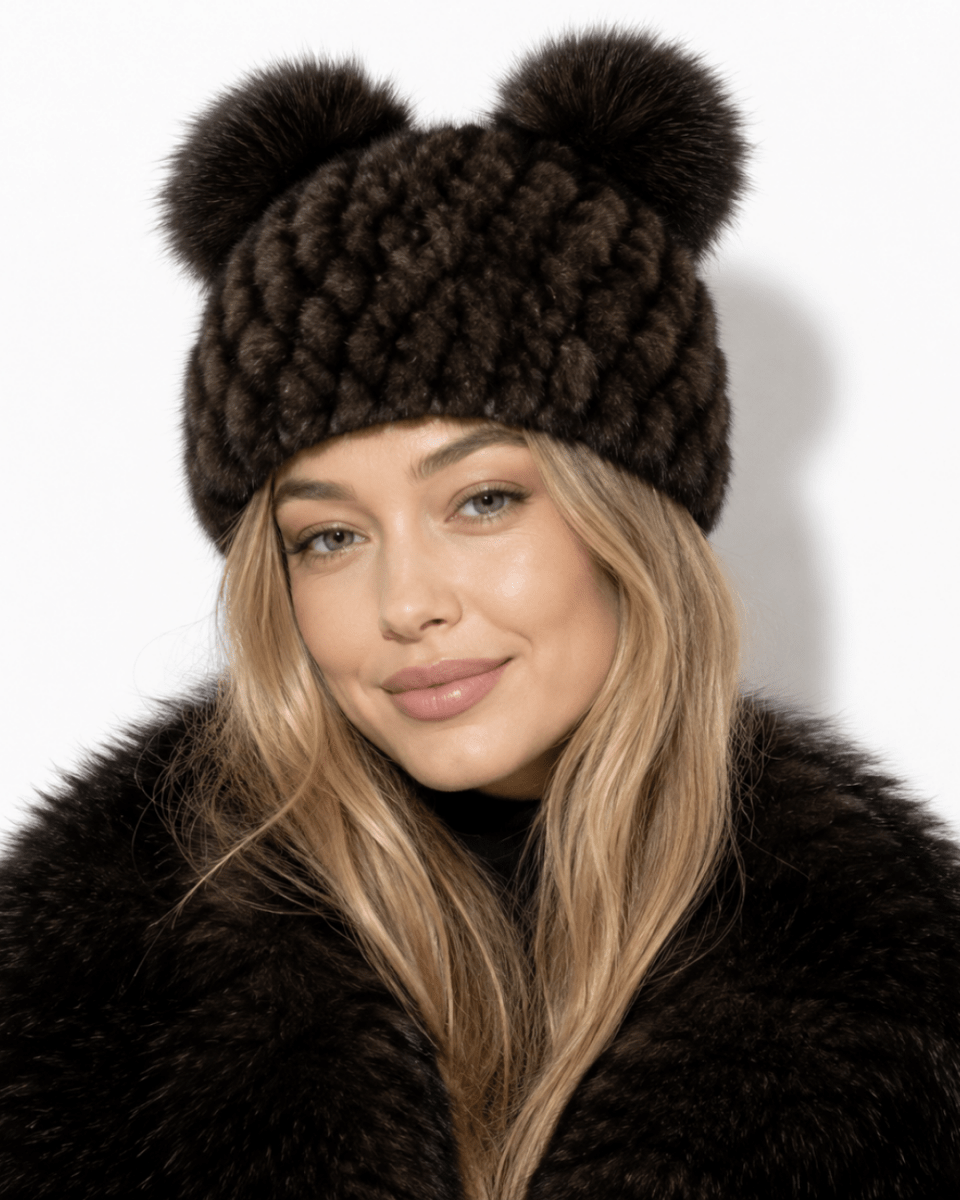 Damska czapka beanie z dzianiny z dwoma pomponami-Hat for women-Olave