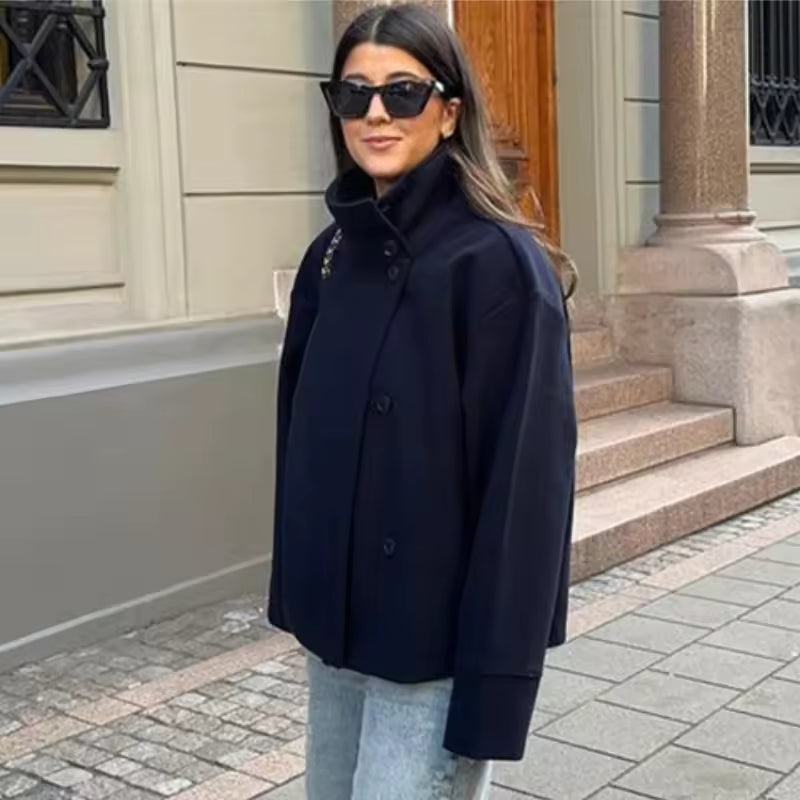 Damska krótka kurtka ze stójką i zapięciem na guziki-Jacket for women-Olave