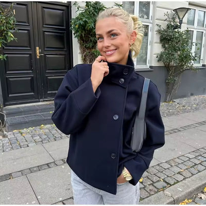 Damska krótka kurtka ze stójką i zapięciem na guziki-Jacket for women-Olave