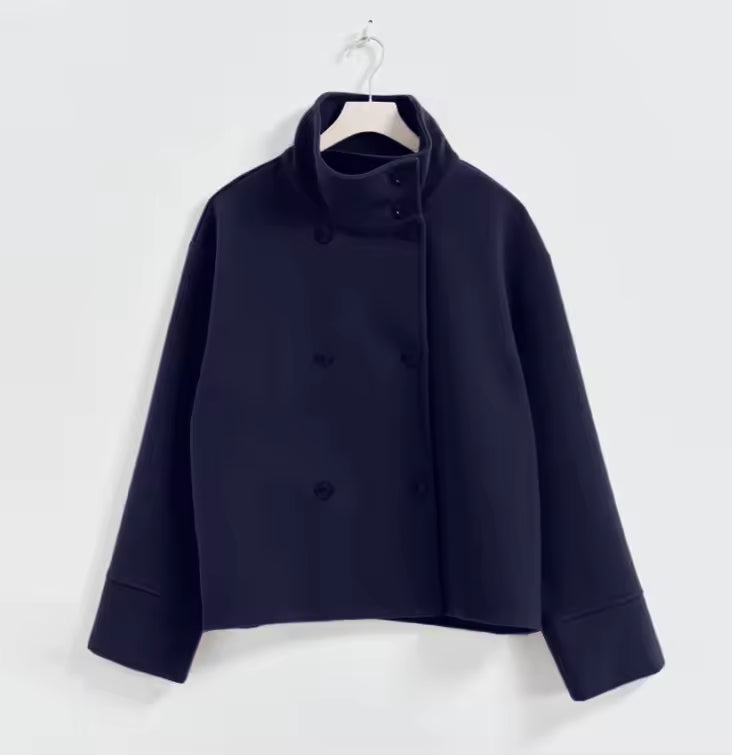 Damska krótka kurtka ze stójką i zapięciem na guziki-Jacket for women-Olave
