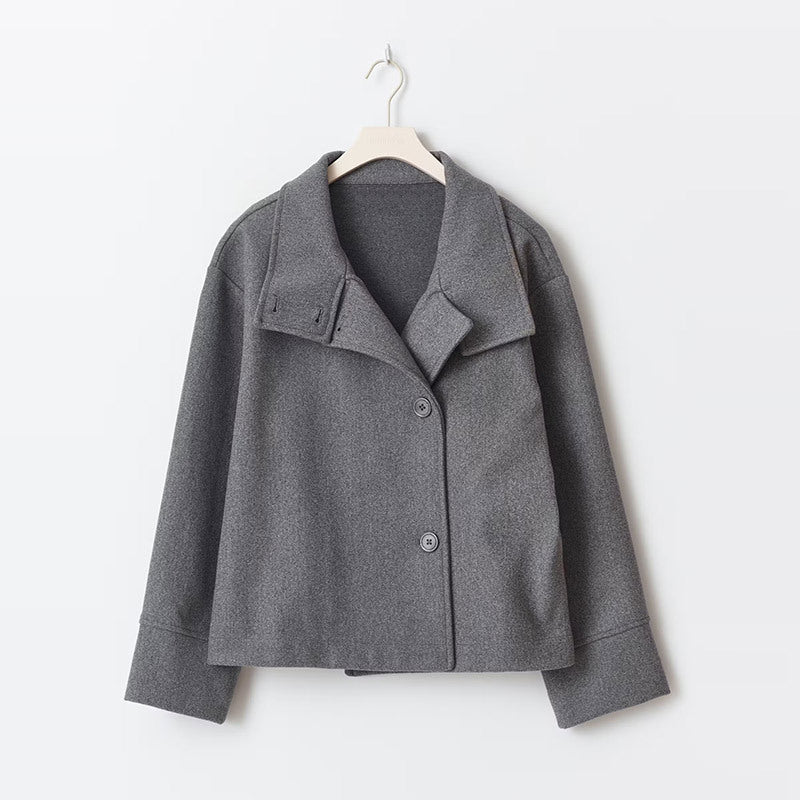 Damska krótka kurtka ze stójką i zapięciem na guziki-Jacket for women-Olave