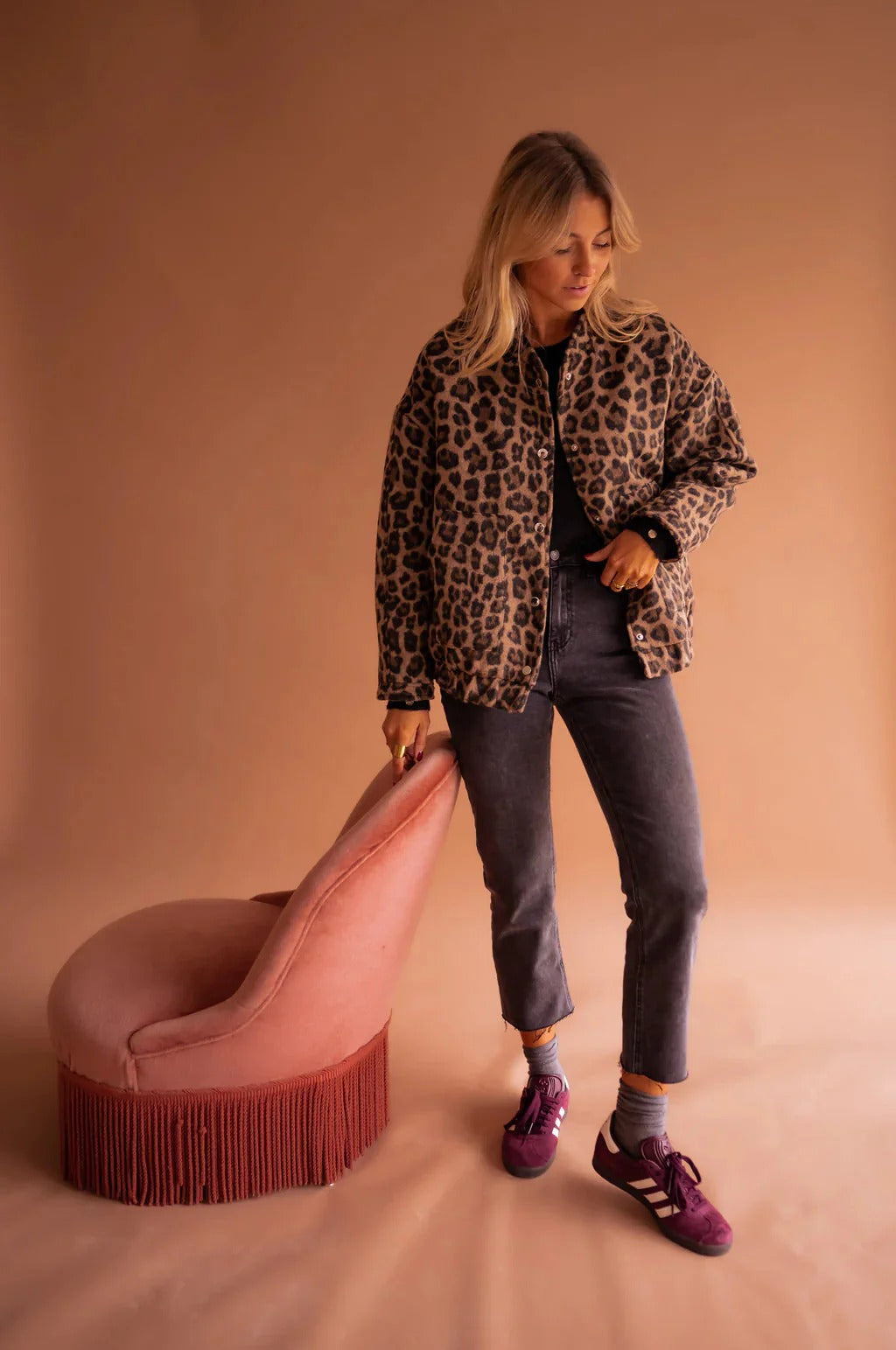 Damska kurtka w panterkę zapinana na napy-Jacket for women-Olave
