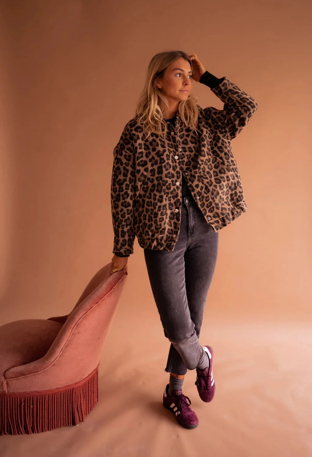 Damska kurtka w panterkę zapinana na napy-Jacket for women-Olave