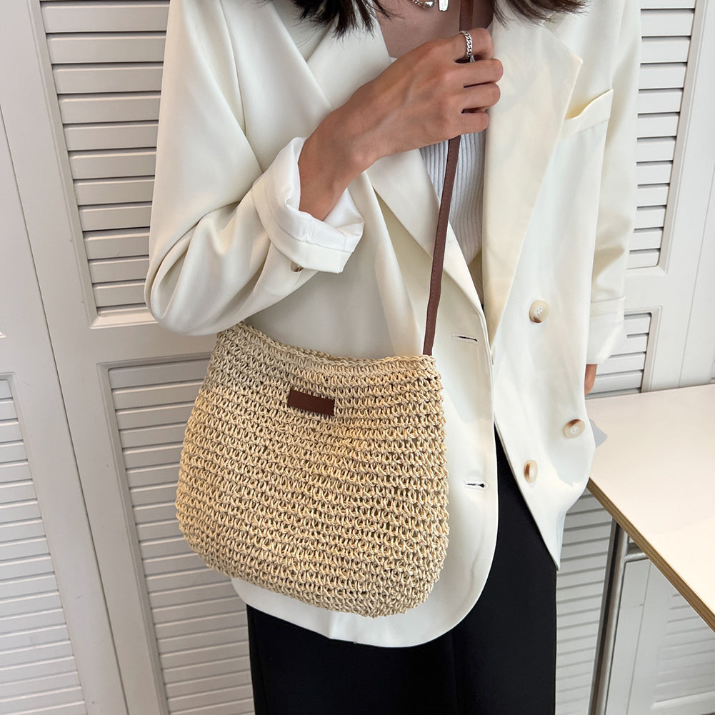 Damska pleciona torebka na ramię z naszywką i paskiem-Accessories for Women-Olave