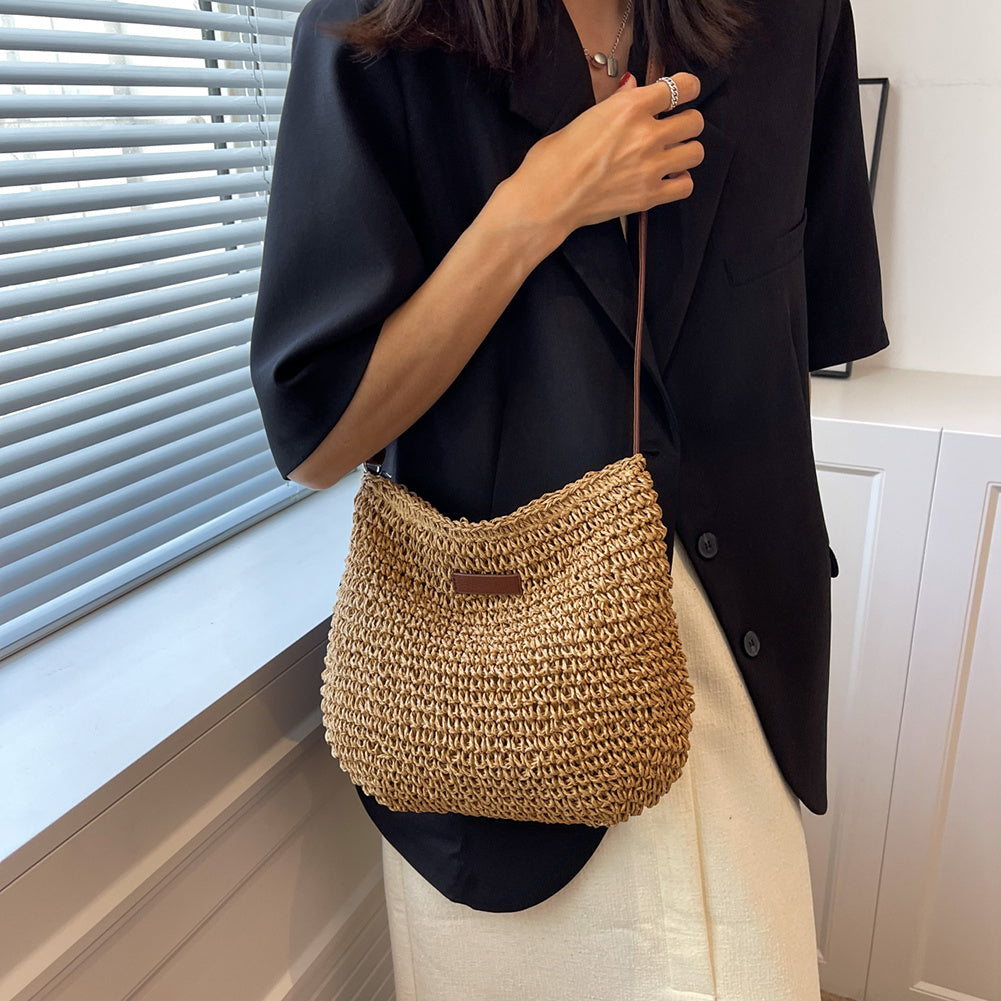 Damska pleciona torebka na ramię z naszywką i paskiem-Accessories for Women-Olave