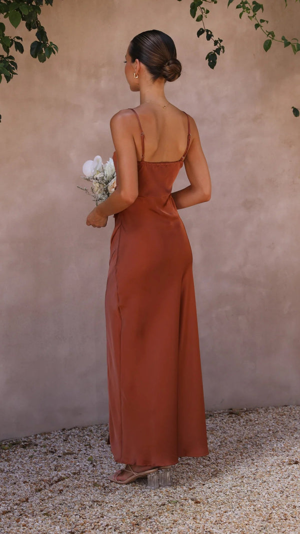 Damska satynowa sukienka maxi z prostym dekoltem-Maxi Dresses-Olave