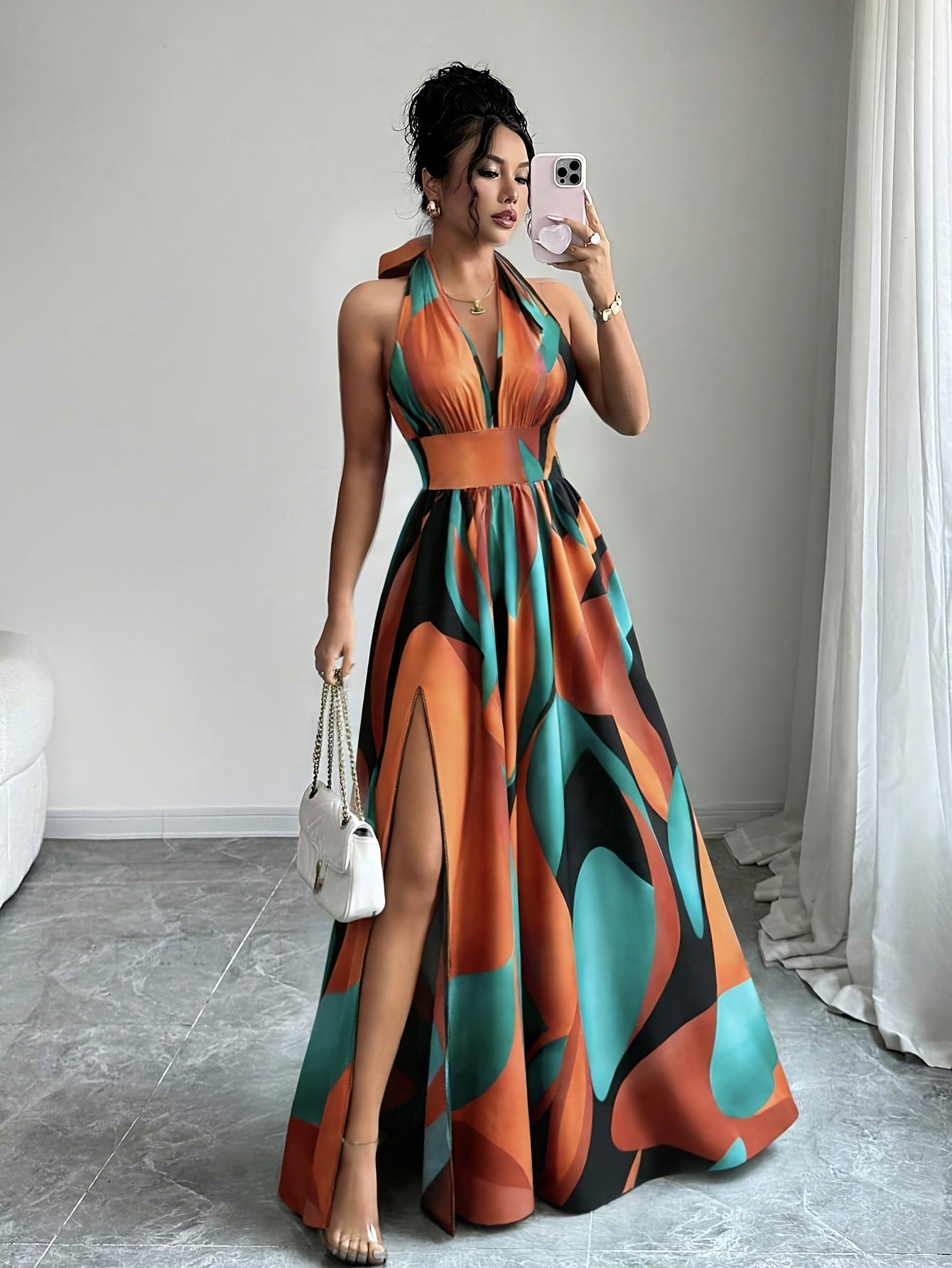 Damska sukienka maxi z dekoltem typu halter i abstrakcyjnym wzorem-Maxi Dress-Olave