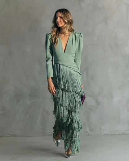 Damska sukienka maxi z dekoltem w serek i frędzlami-Maxi Dress-Olave