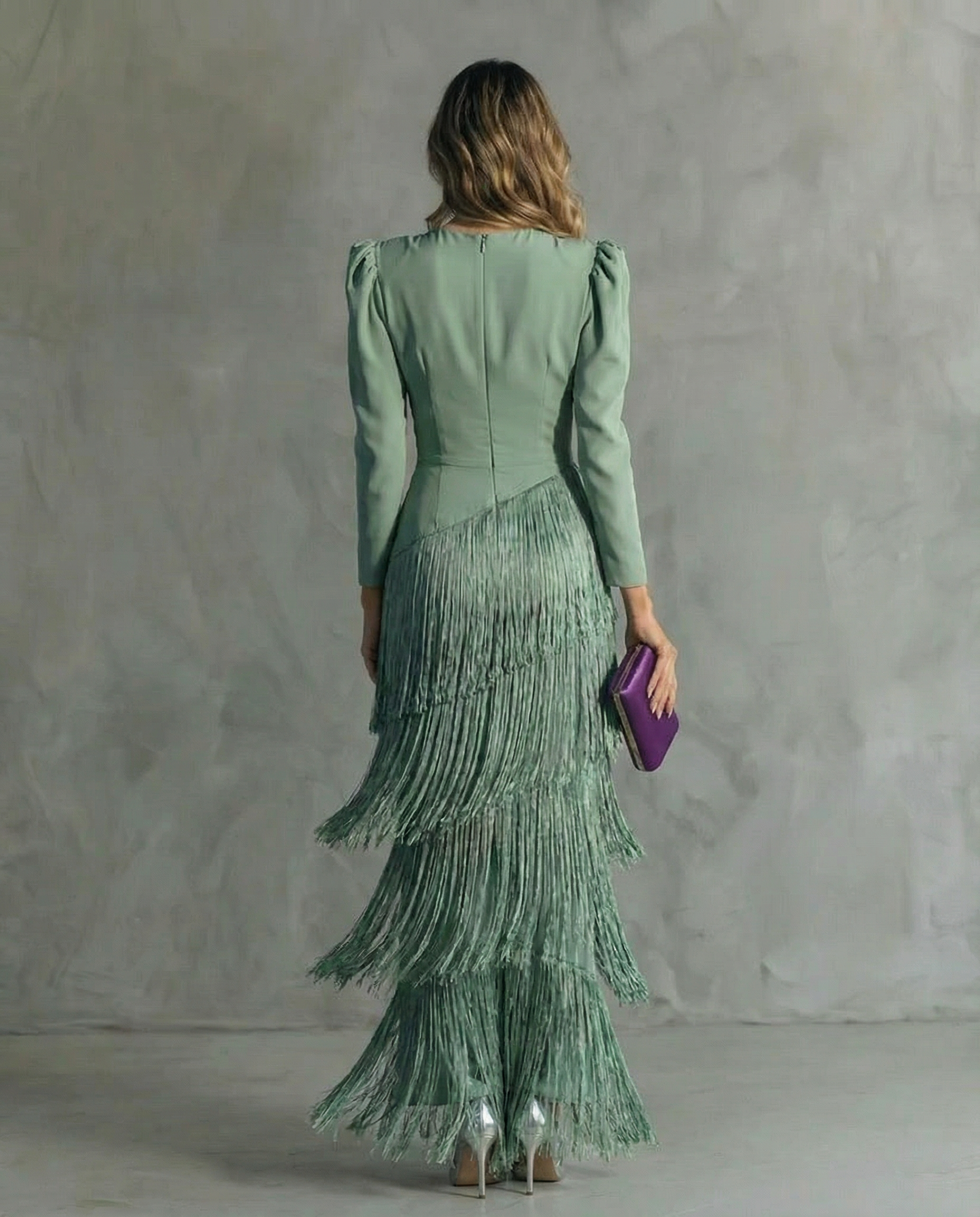 Damska sukienka maxi z dekoltem w serek i frędzlami-Maxi Dress-Olave