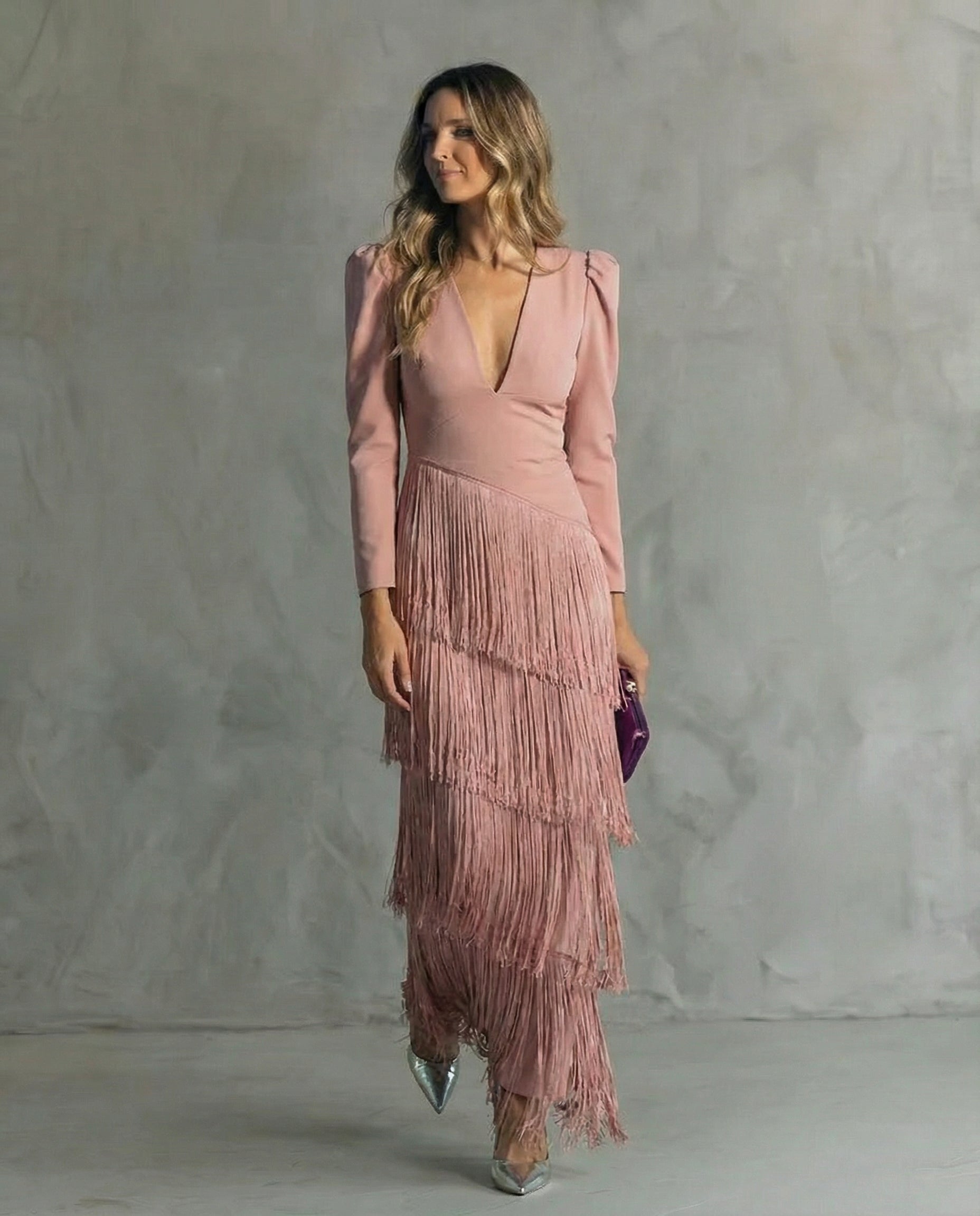 Damska sukienka maxi z dekoltem w serek i frędzlami-Maxi Dress-Olave