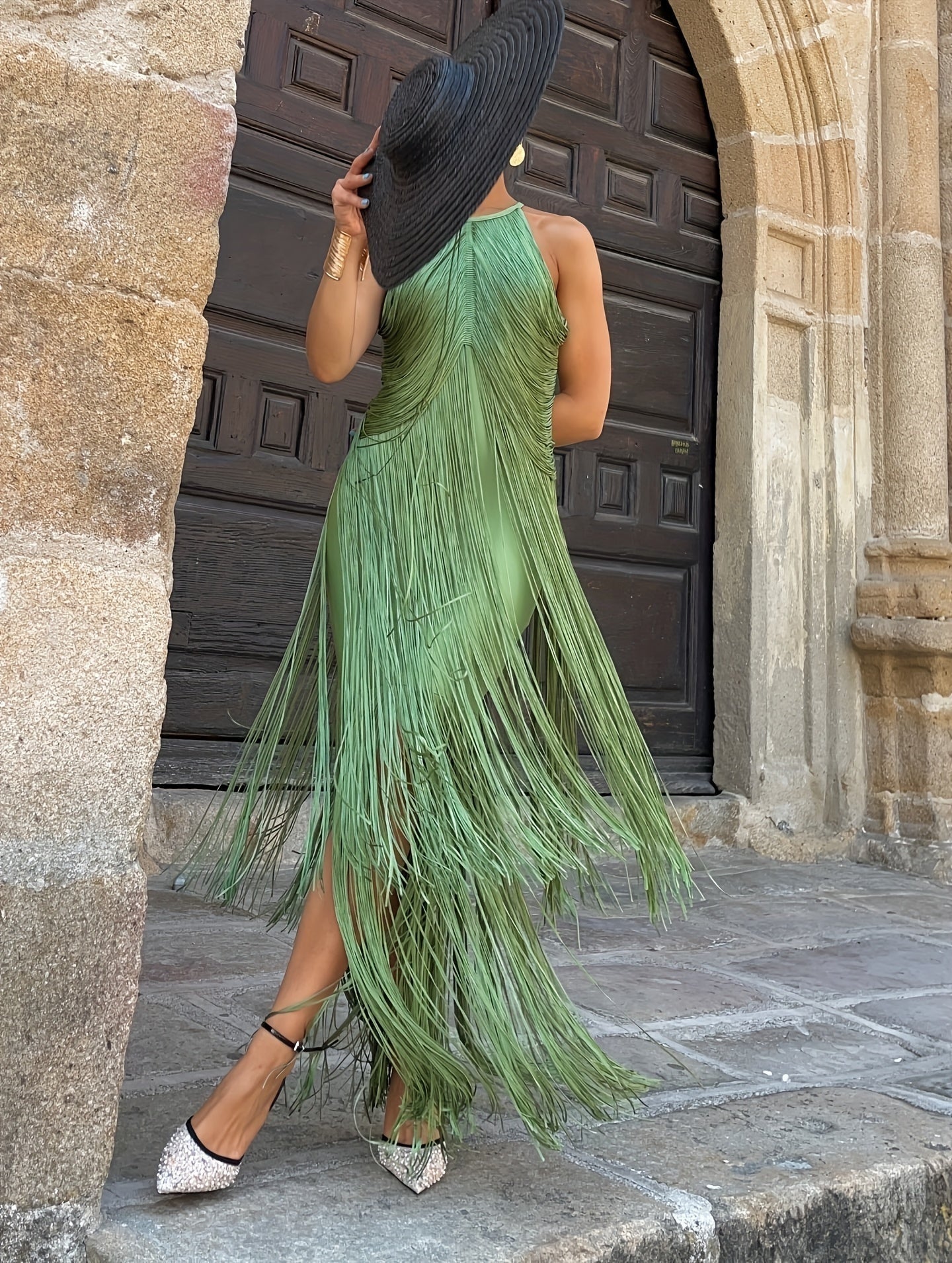 Damska sukienka maxi z frędzlami i dekoltem typu halter-Maxi Dress-Olave
