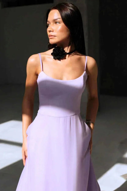Damska sukienka midi na ramiączkach z falbaną-Maxi Dress-Olave