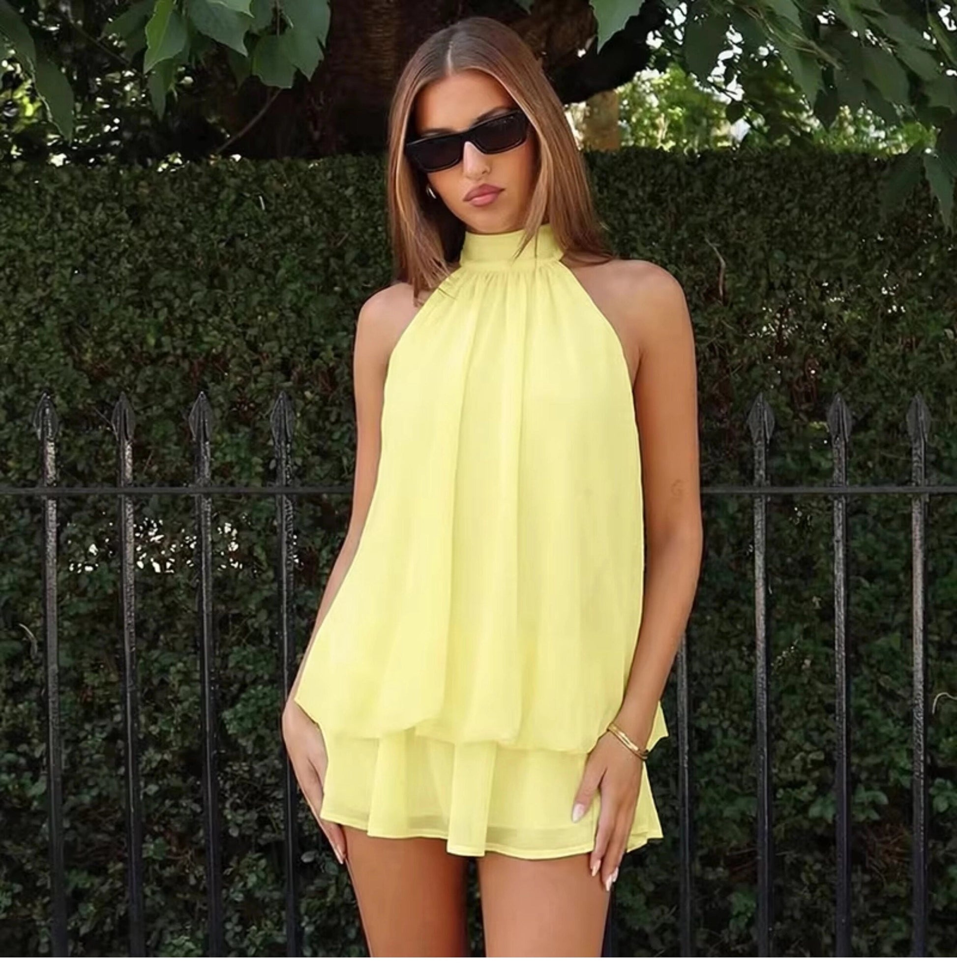 Damska sukienka mini bez rękawów z dekoltem typu halter-Mini Dress-Olave
