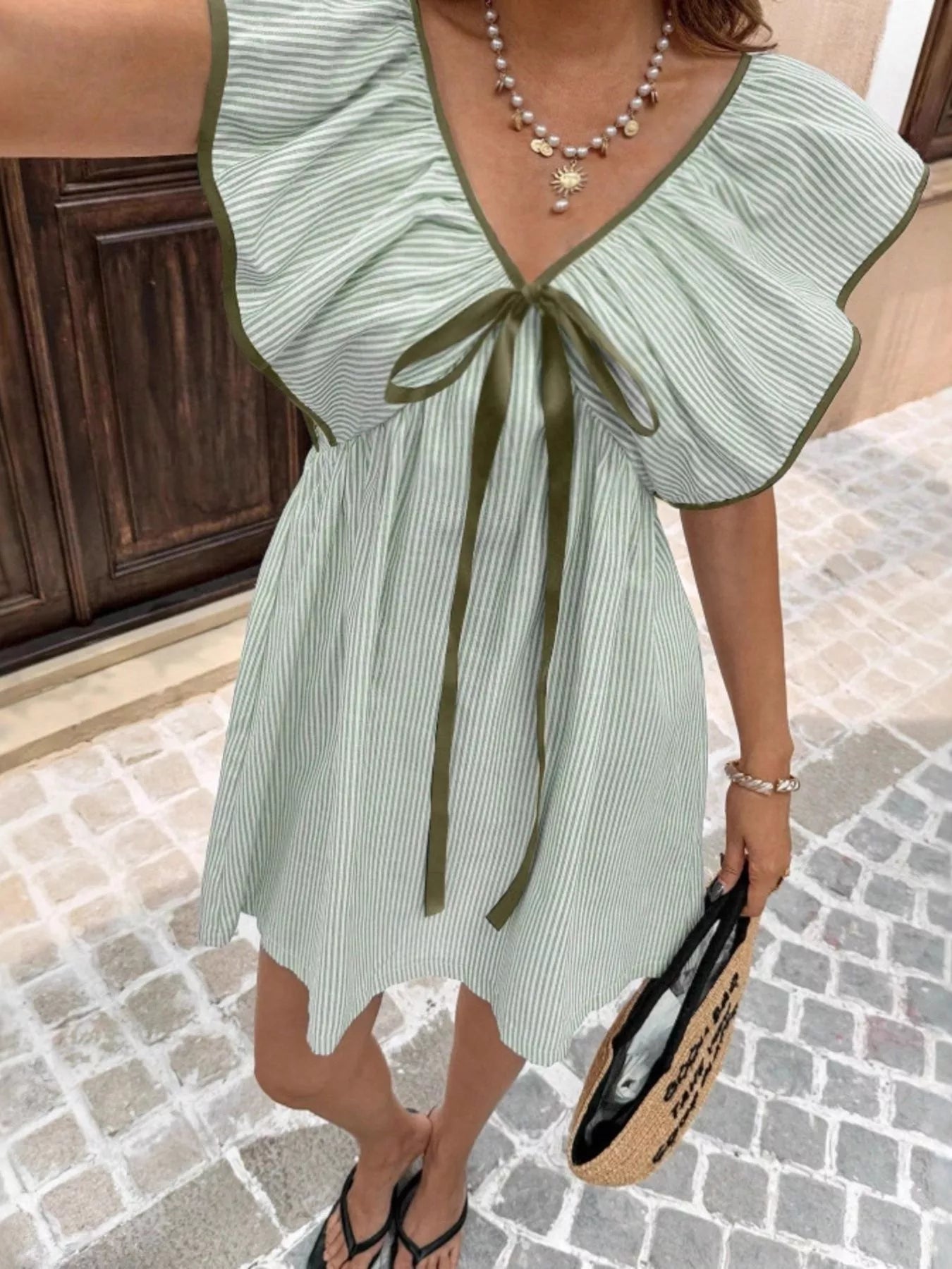 Damska sukienka mini w paski z falbankami przy rękawach-Mini Dress-Olave