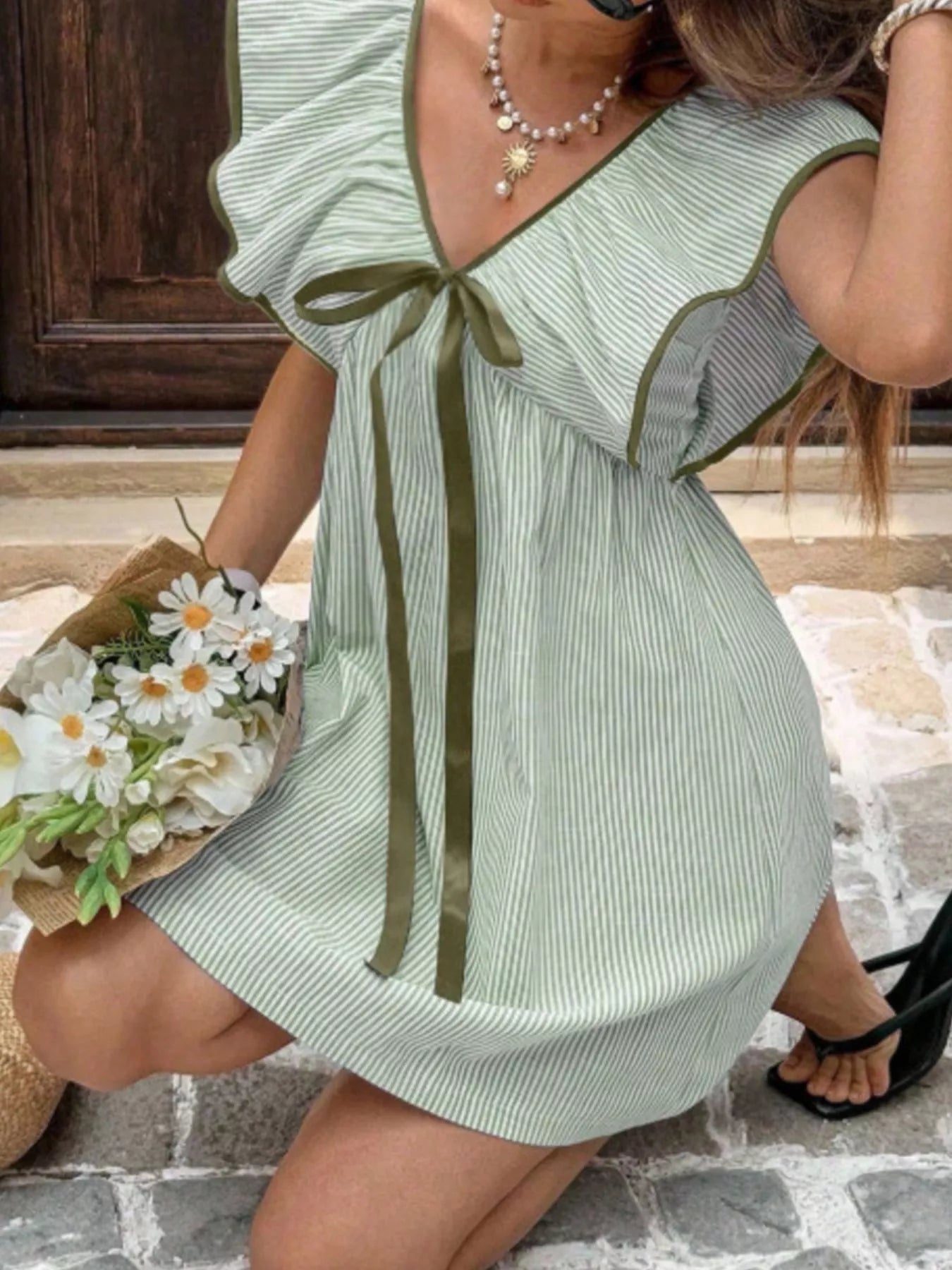 Damska sukienka mini w paski z falbankami przy rękawach-Mini Dress-Olave