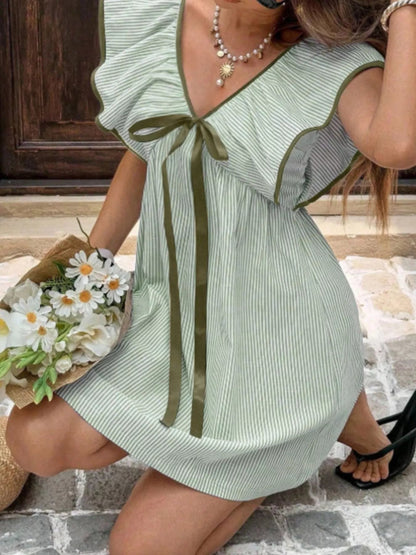 Damska sukienka mini w paski z falbankami przy rękawach-Mini Dress-Olave
