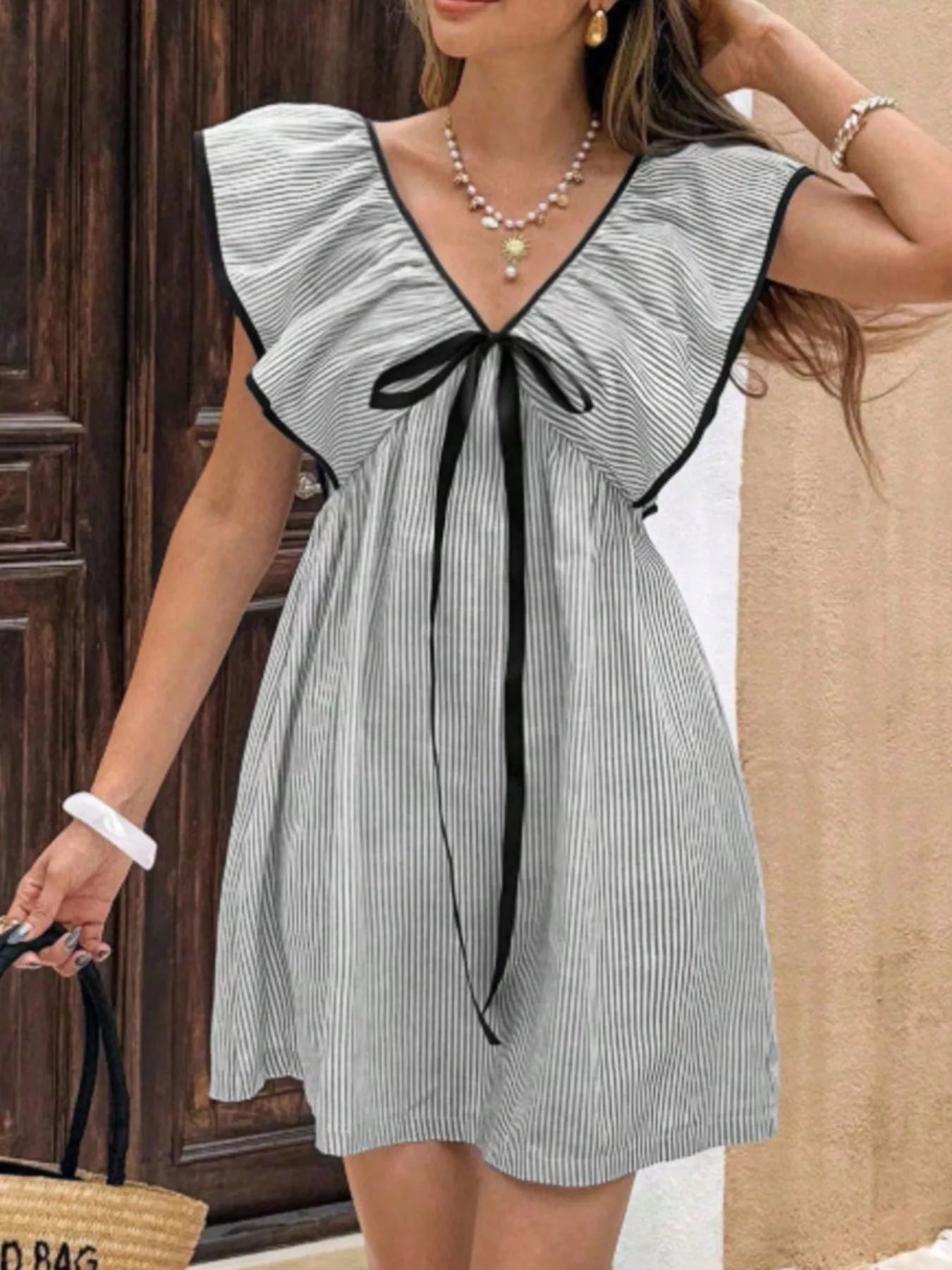 Damska sukienka mini w paski z falbankami przy rękawach-Mini Dress-Olave