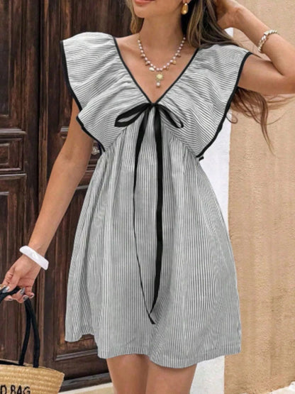 Damska sukienka mini w paski z falbankami przy rękawach-Mini Dress-Olave