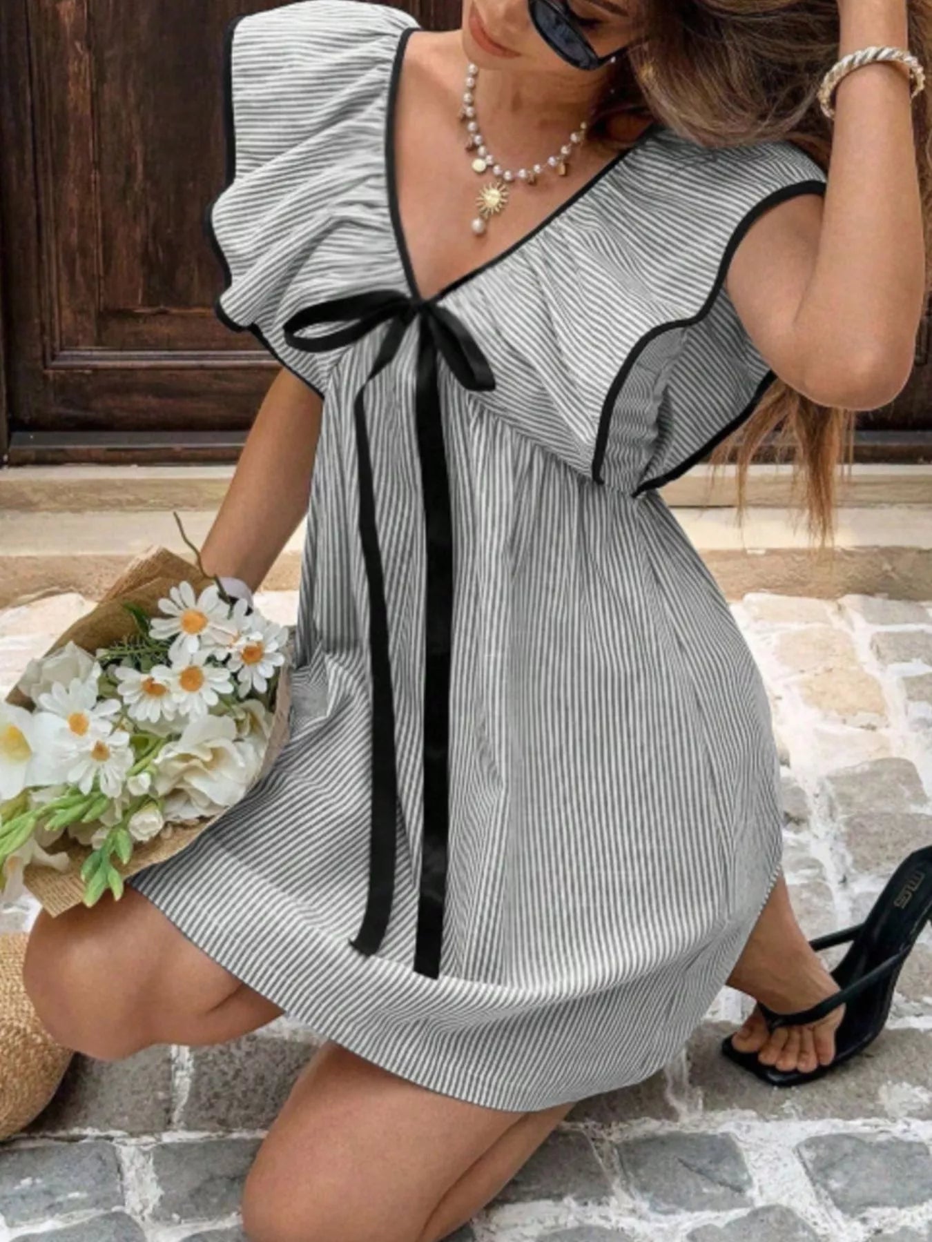 Damska sukienka mini w paski z falbankami przy rękawach-Mini Dress-Olave