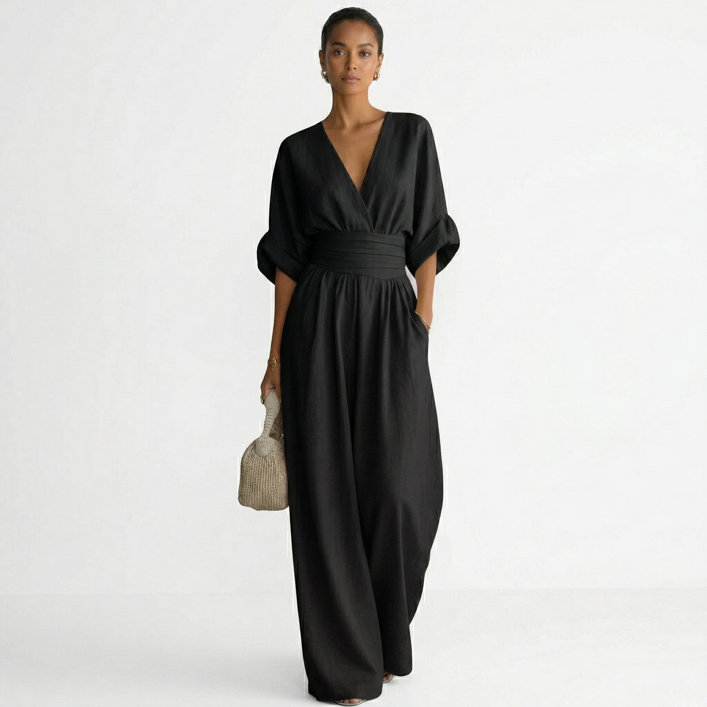 Damski kombinezon z dekoltem w serek i szerokimi nogawkami oraz paskiem w talii-Jumpsuits for women-Olave