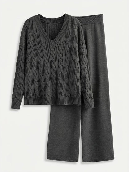 Damski komplet: sweter z dekoltem w serek o splocie warkoczowym i spodnie z szerokimi nogawkami-Sets for women-Olave