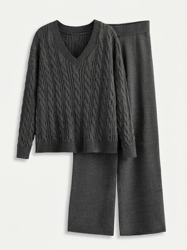 Damski komplet: sweter z dekoltem w serek o splocie warkoczowym i spodnie z szerokimi nogawkami-Sets for women-Olave