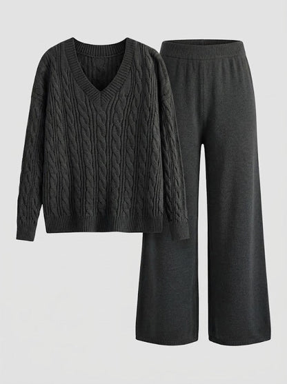 Damski komplet: sweter z dekoltem w serek o splocie warkoczowym i spodnie z szerokimi nogawkami-Sets for women-Olave