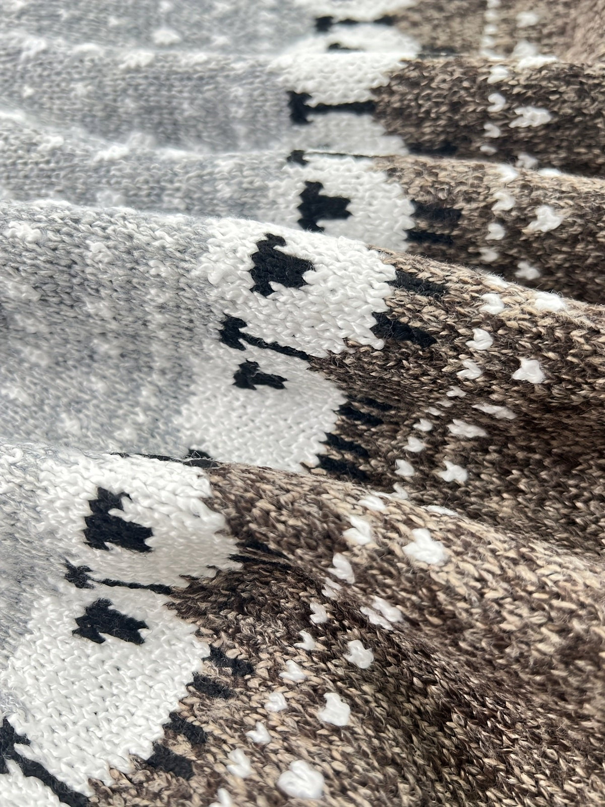 Damski sweter z dzianiny w żakardowy wzór owiec-Sweaters for Women-Olave