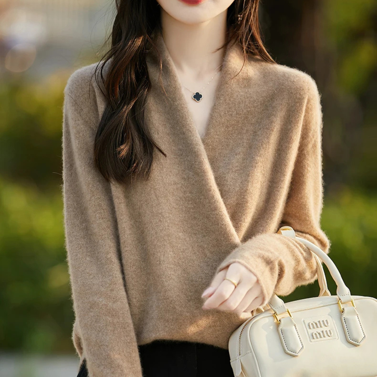 Damski sweter z dzianiny z kopertowym przodem-Sweaters for Women-Olave