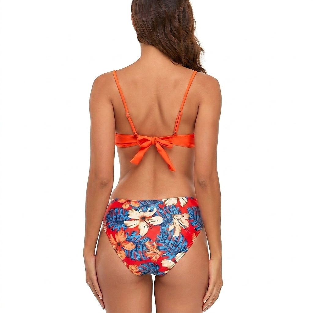 Damski zestaw bikini z narzutką w kwiatowy wzór i metalowym detalem przy dekolcie-Swimwear for women-Olave