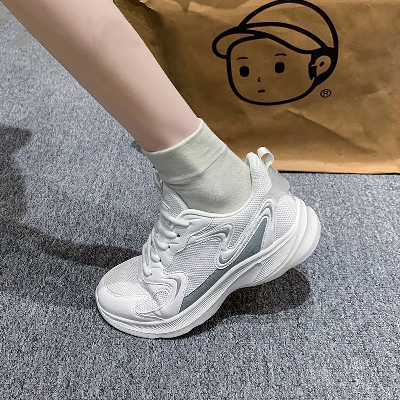 Damskie masywne sneakersy sznurowane z panelami z siateczki-Footwear for women-Olave