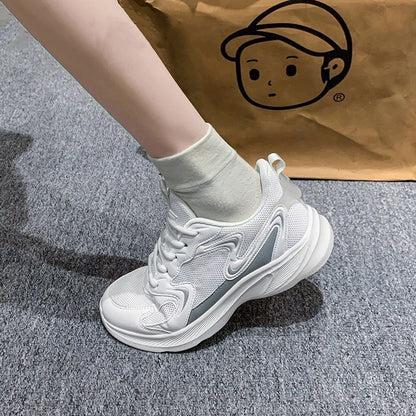Damskie masywne sneakersy sznurowane z panelami z siateczki-Footwear for women-Olave