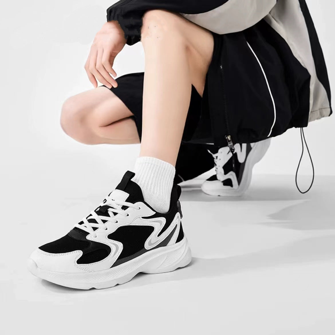 Damskie masywne sneakersy sznurowane z panelami z siateczki-Footwear for women-Olave