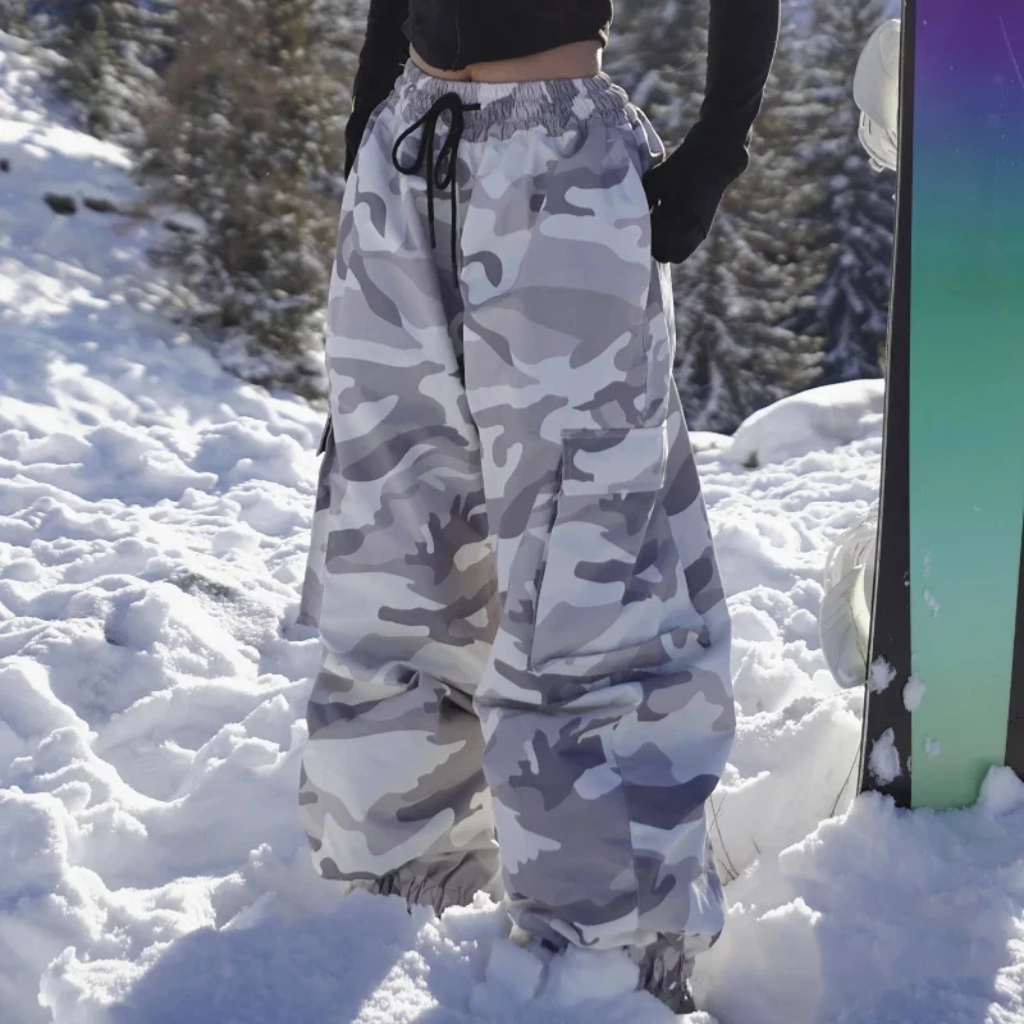 Damskie spodnie snowboardowe cargo w kamuflaż-Pants for Women-Olave