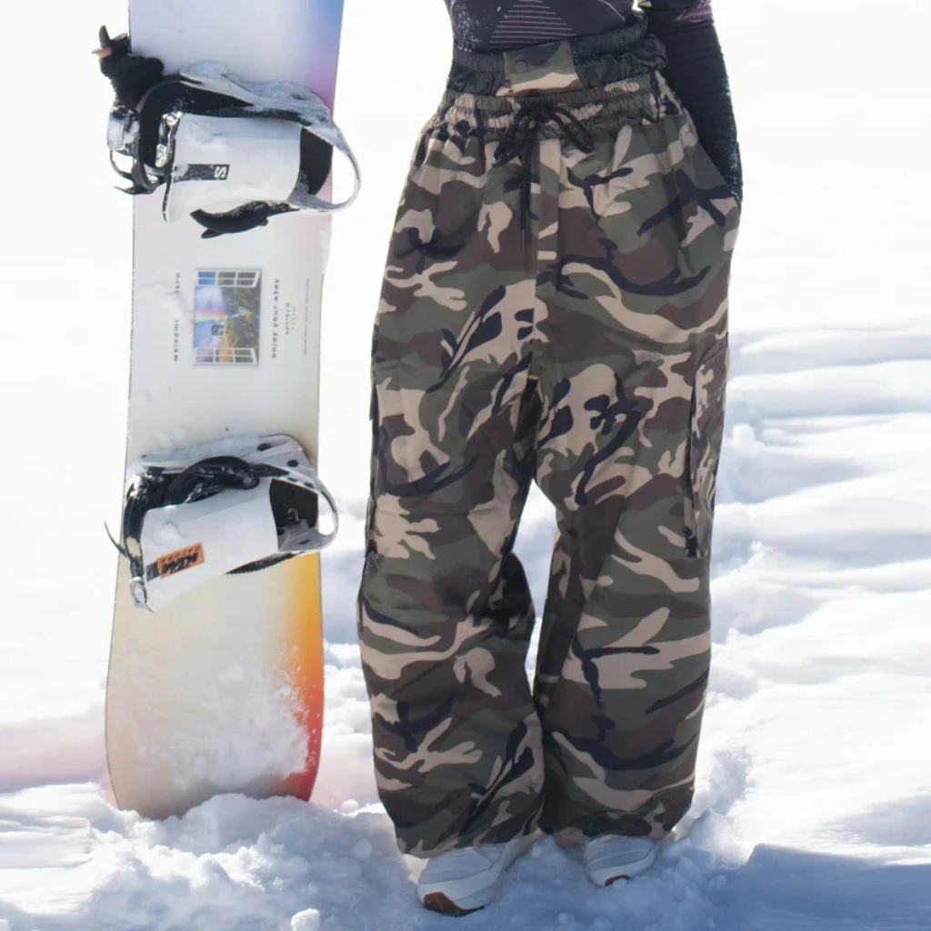 Damskie spodnie snowboardowe cargo w kamuflaż-Pants for Women-Olave