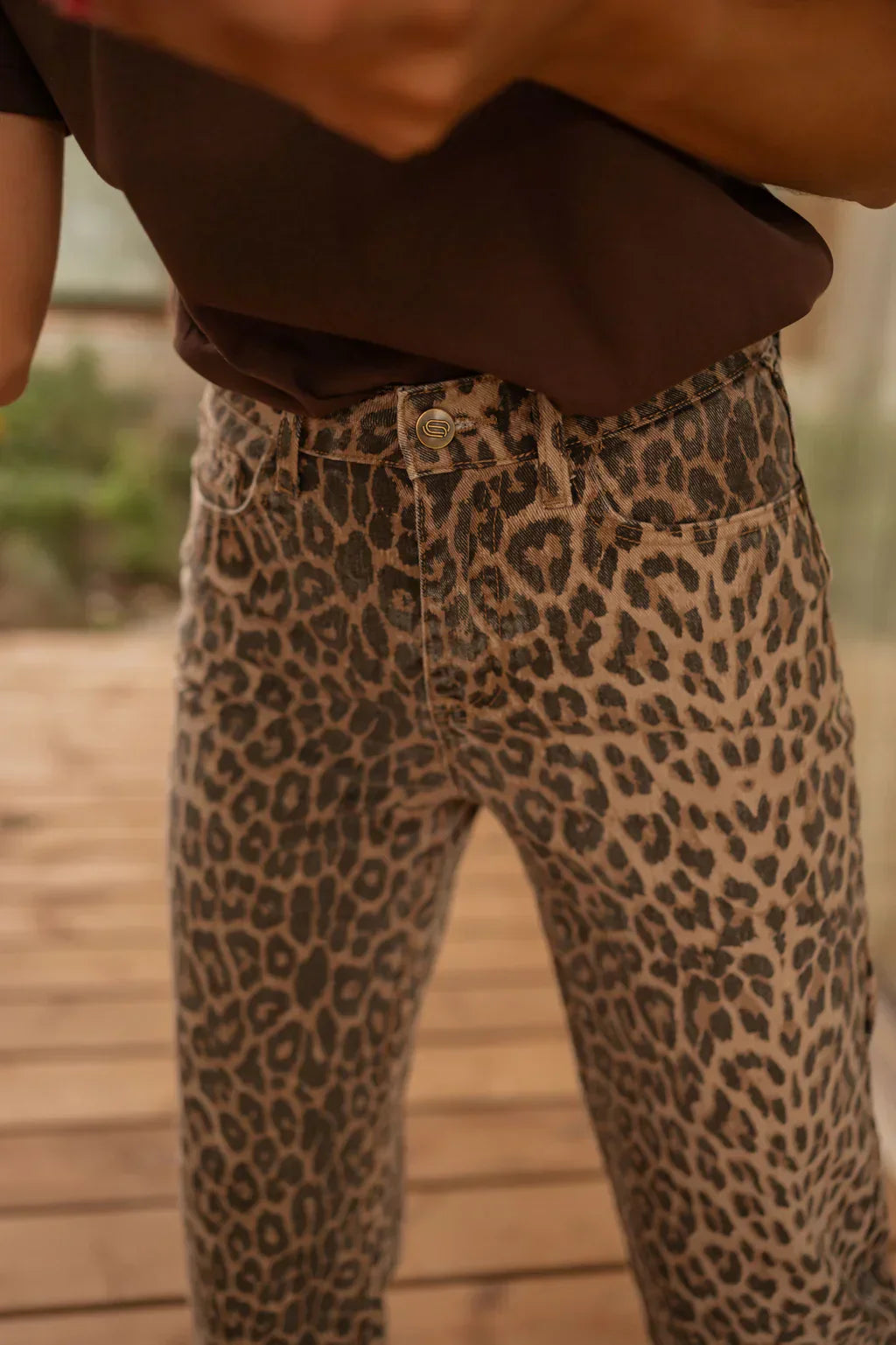 Damskie spodnie z szerokimi nogawkami w panterkę-Pants for Women-Olave