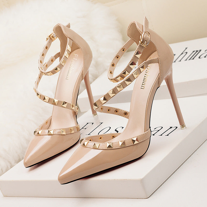 Damskie szpilki z ostrym noskiem i ćwiekami-Footwear for women-Olave
