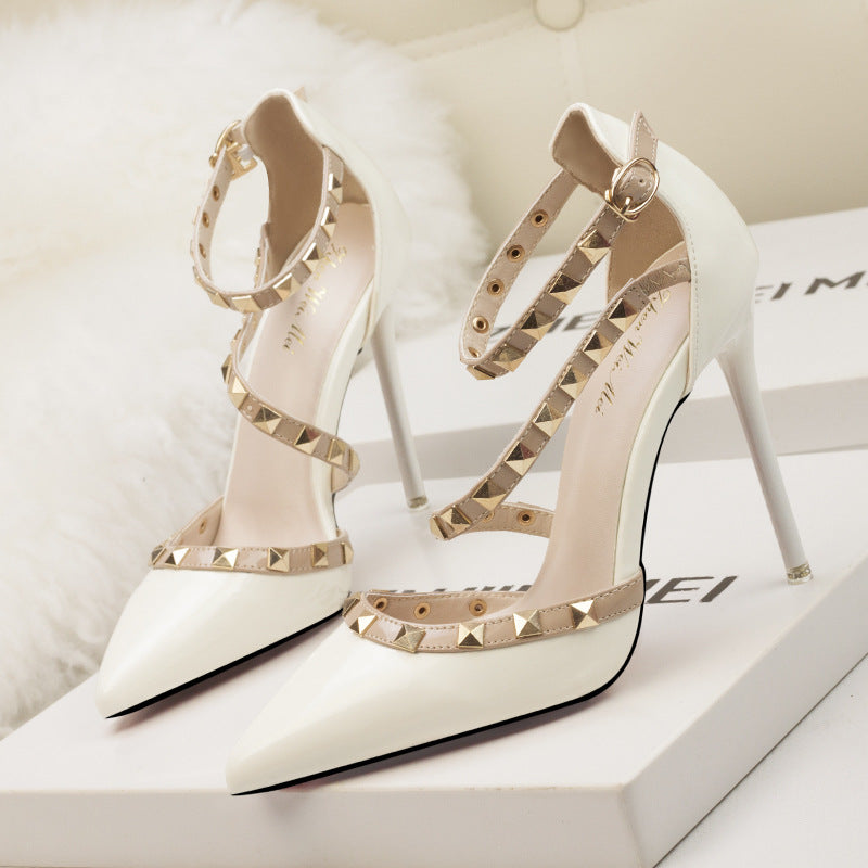Damskie szpilki z ostrym noskiem i ćwiekami-Footwear for women-Olave