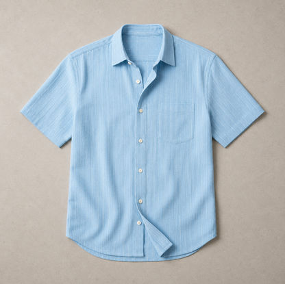 Męska koszula z krótkim rękawem zapinana na guziki posiadająca pionową prążkowaną teksturę oraz kieszeń na piersi-Shirts for men-Olave