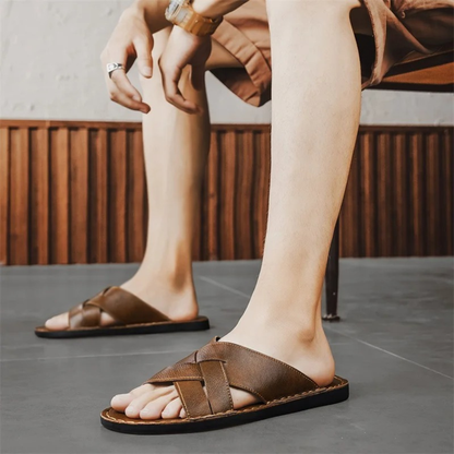 Męskie klapki z krzyżującymi się paskami i widocznymi szwami-Footwear for men-Olave
