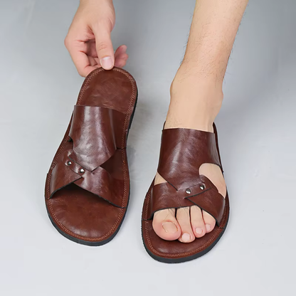 Męskie klapki z szerokim paskiem i metalowymi nitami-Footwear for men-Olave