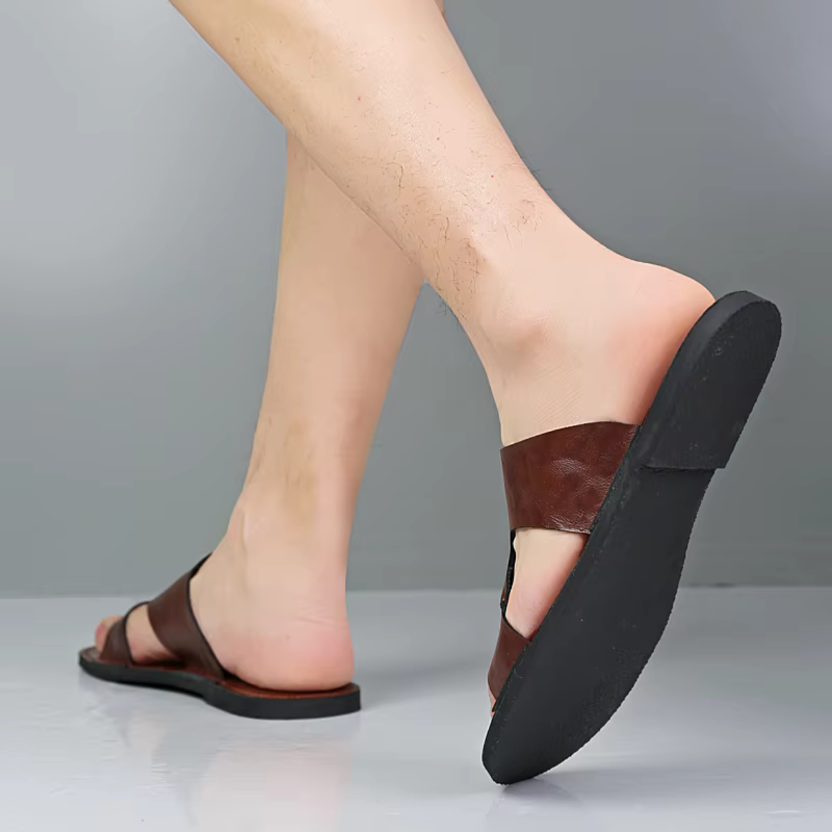 Męskie klapki z szerokim paskiem i metalowymi nitami-Footwear for men-Olave