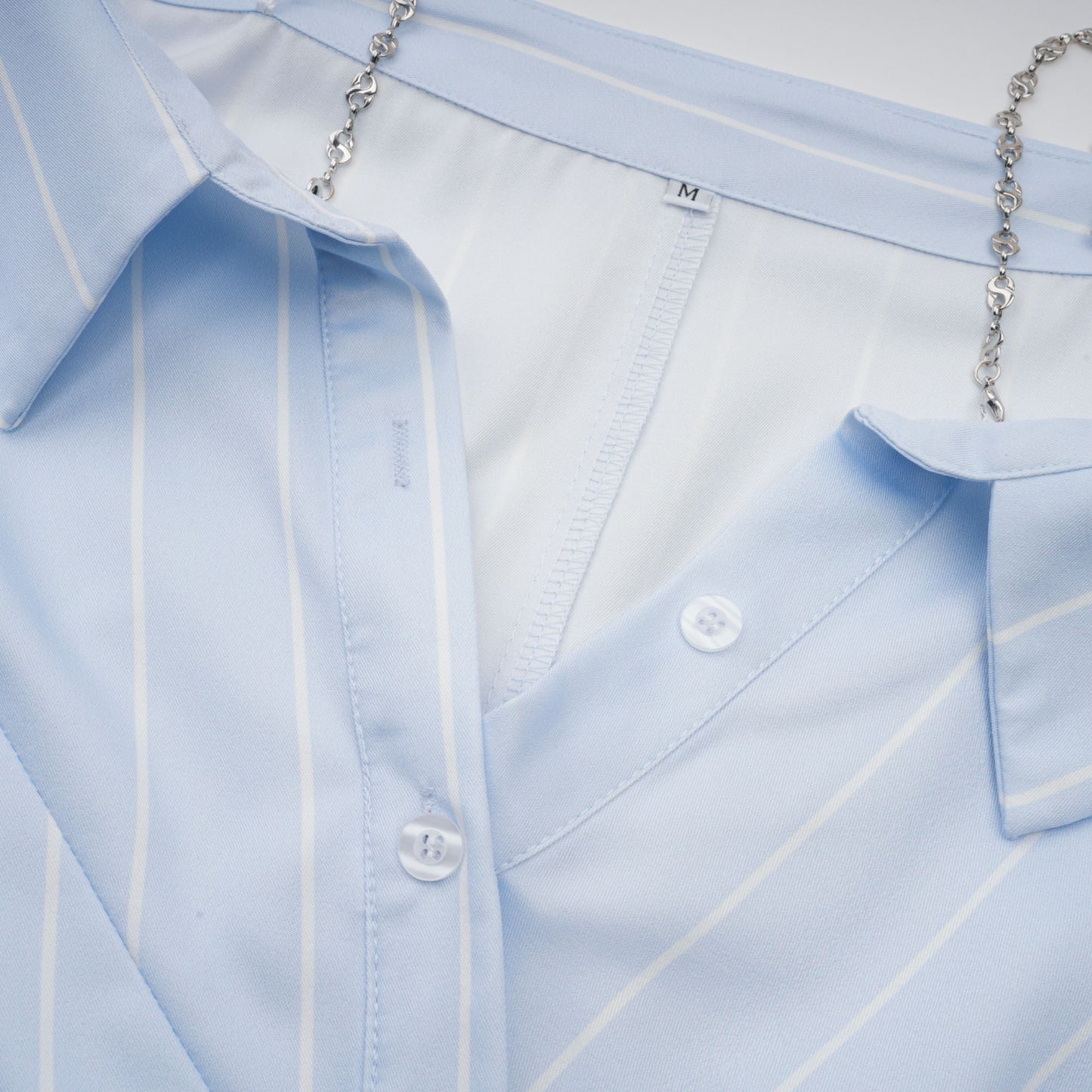 Damska bluzka w paski z odkrytymi ramionami i łańcuszkami-Blouses for women-Olave