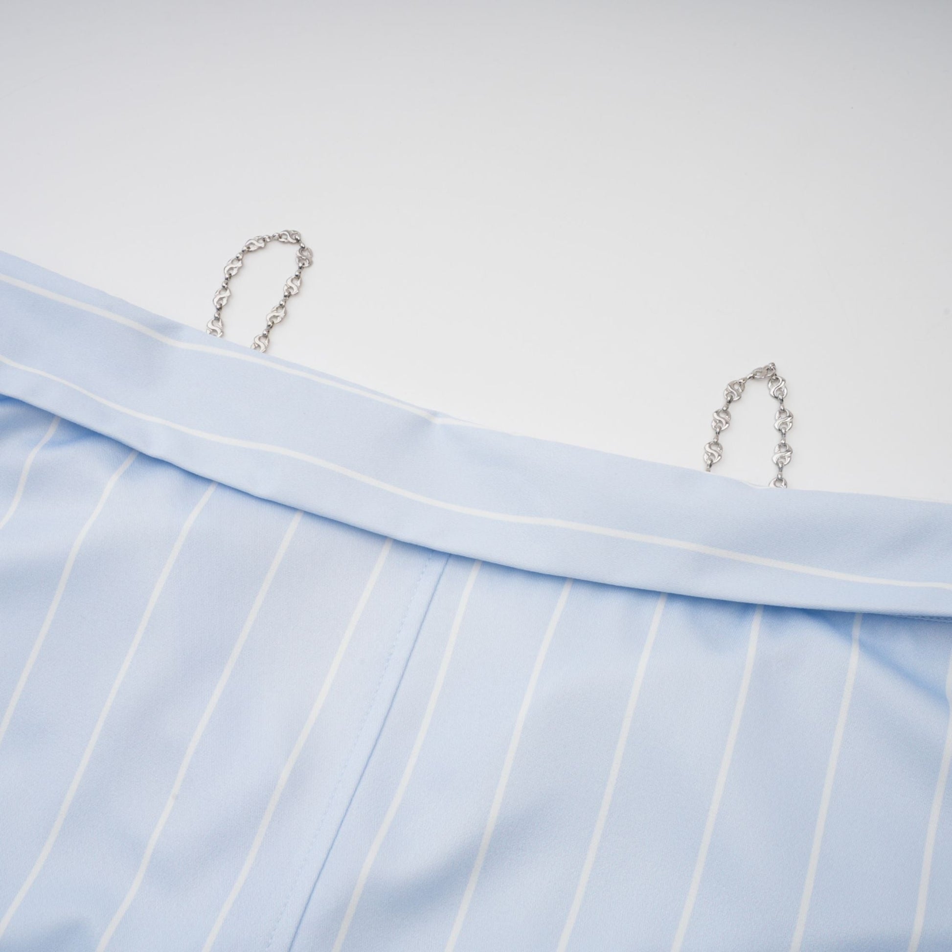 Damska bluzka w paski z odkrytymi ramionami i łańcuszkami-Blouses for women-Olave