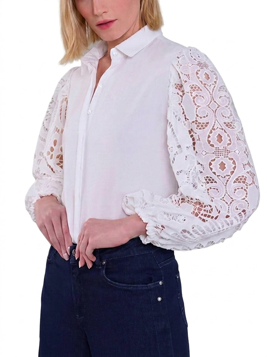 Damska bluzka z koronkowymi rękawami zapinana na guziki-Blouses for women-Olave